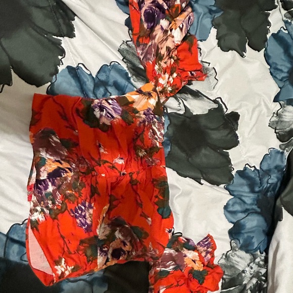 Floral top - Picture 2 of 2